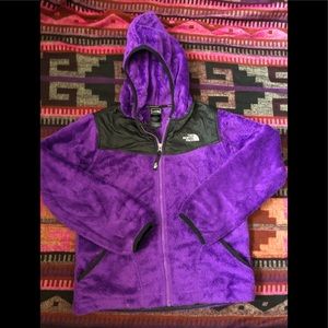 Girls Northface hoodie-cozy in great condition